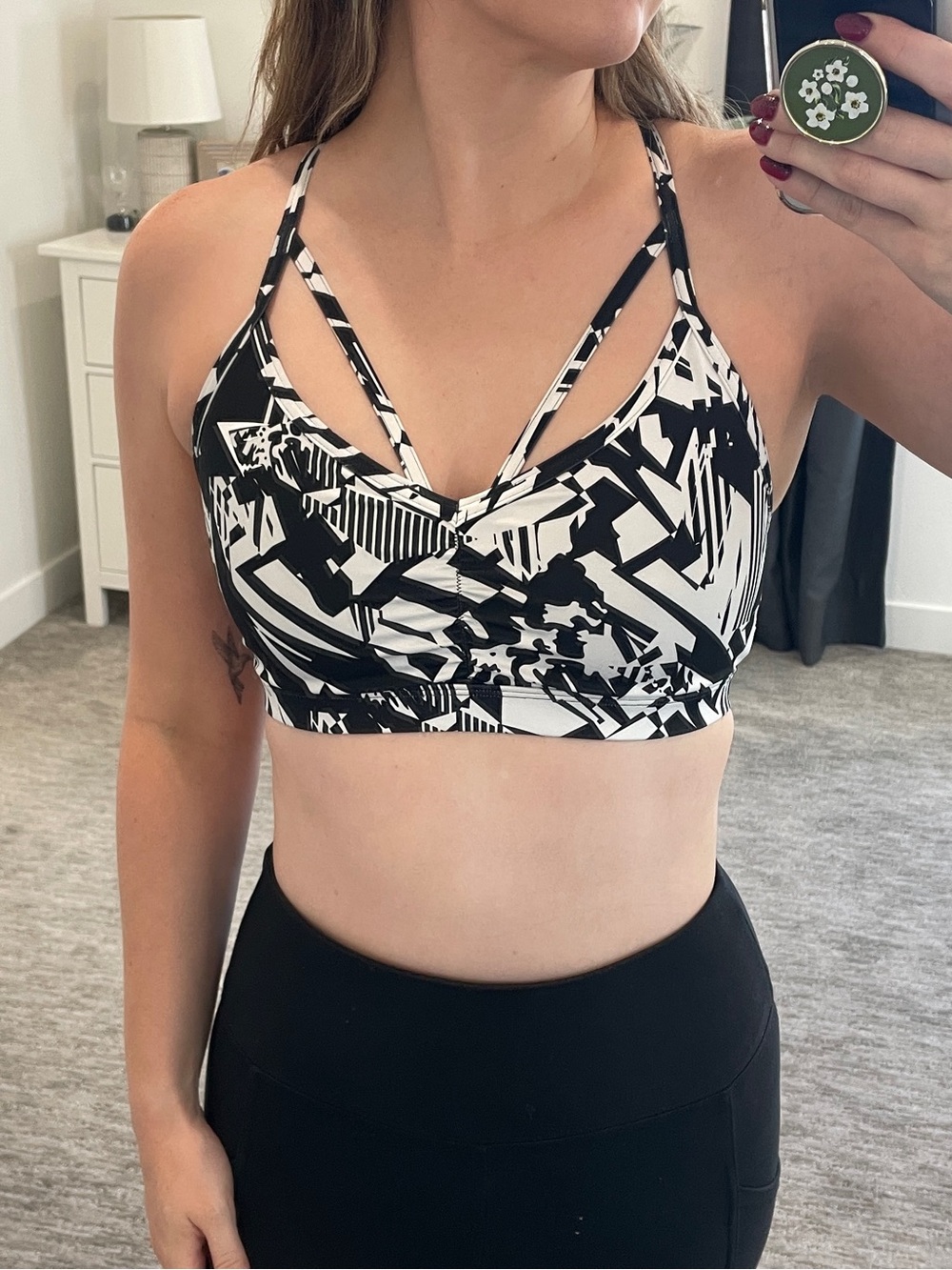 Gymshark Black & White Abstract Strappy Sports Bra - Picture 3 of 7